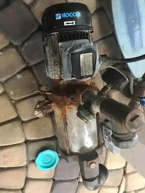 spalona pompa hydroforowa nie nadająca się do serwisu, naprawy, ani regeneracji