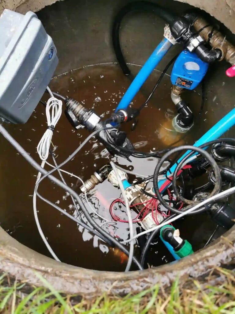 Katastrofa techniczna: cała automatyka (automat Brio, elektrozawory) pompy głębinowej i nawadniania, całkowicie utopiona w zalanej studni.