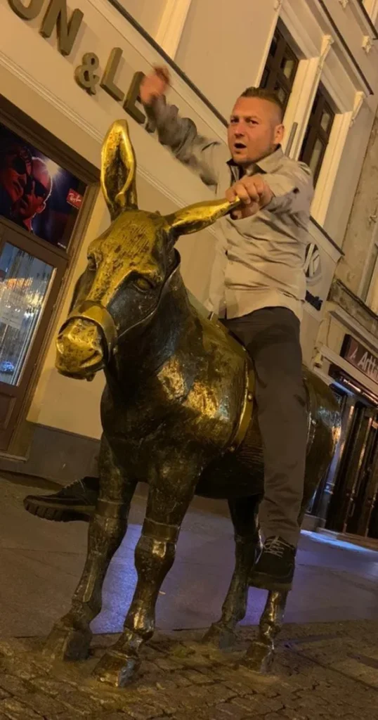 Założyciel i główny doradca techniczny Hydromonters.pl (ekspert od pomp Pedrollo, Ebara, Hydroo) "na wesoło" po godzinach.